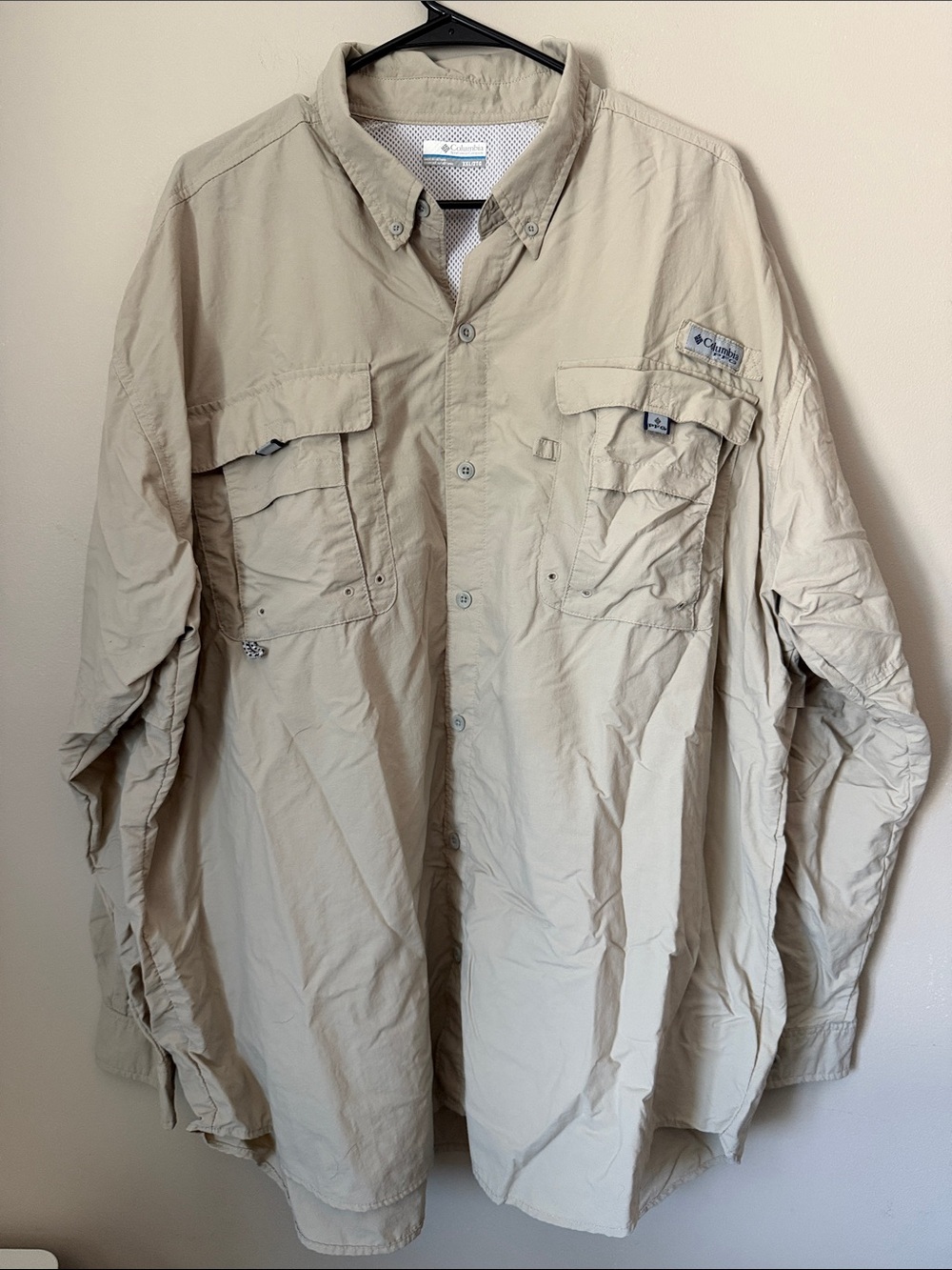 Columbia Men’s Lightweight Button-Front Shirt Jacket in Beige